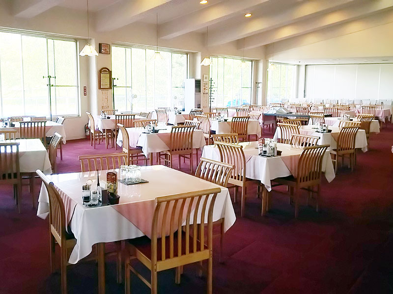 The restaurant at Chitose Country Club, laid for lunch